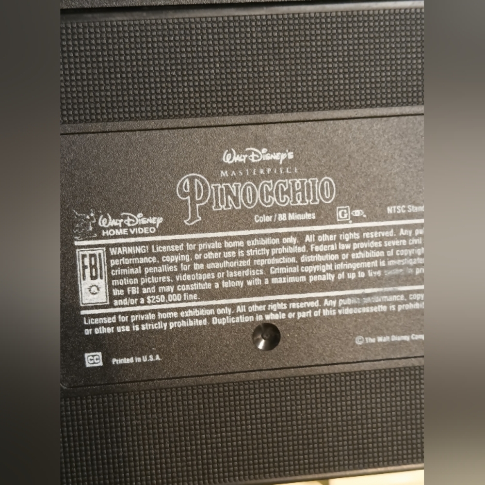 𝑾𝒂𝒍𝒕 𝑫𝒊𝒔𝒏𝒆𝒚'𝒔 𝑷𝒊𝒏𝒐𝒄𝒄𝒉𝒊𝒐 𝑽𝑯𝑺 𝒂𝒏𝒅 𝑩𝒐𝒐𝒌 𝑺𝒆𝒕 - Picture 7 of 13